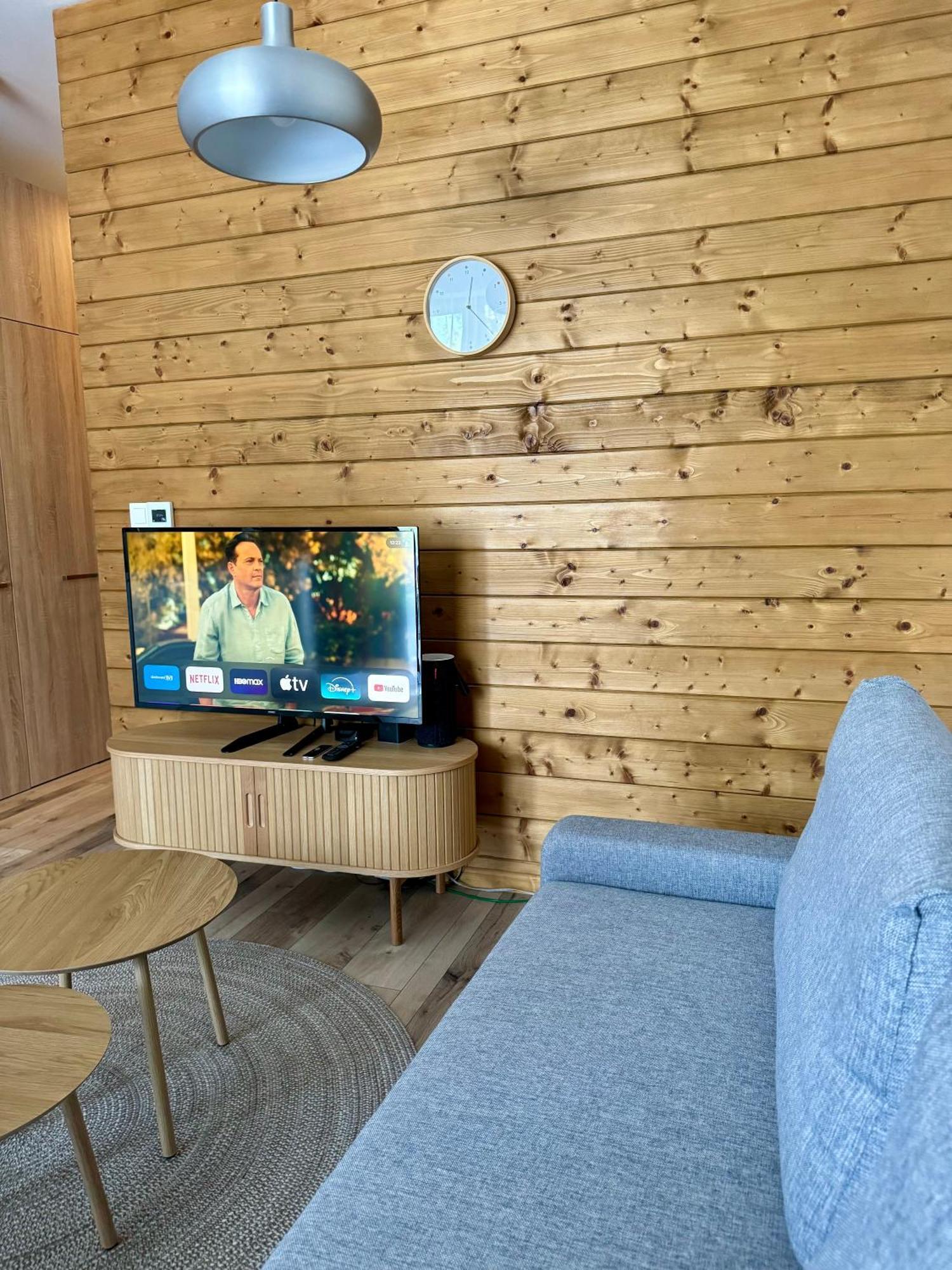 Lovely 1-Bedroom Vacation Home With Free Parking Демяновская долина Экстерьер фото